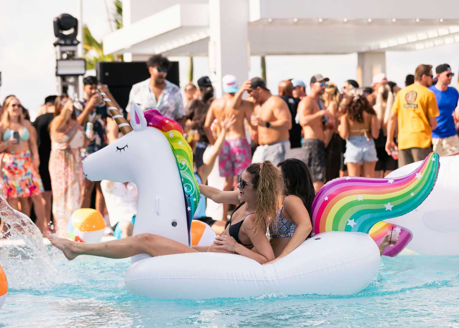 Featured image for post: Splash Rooftop Pool Parties